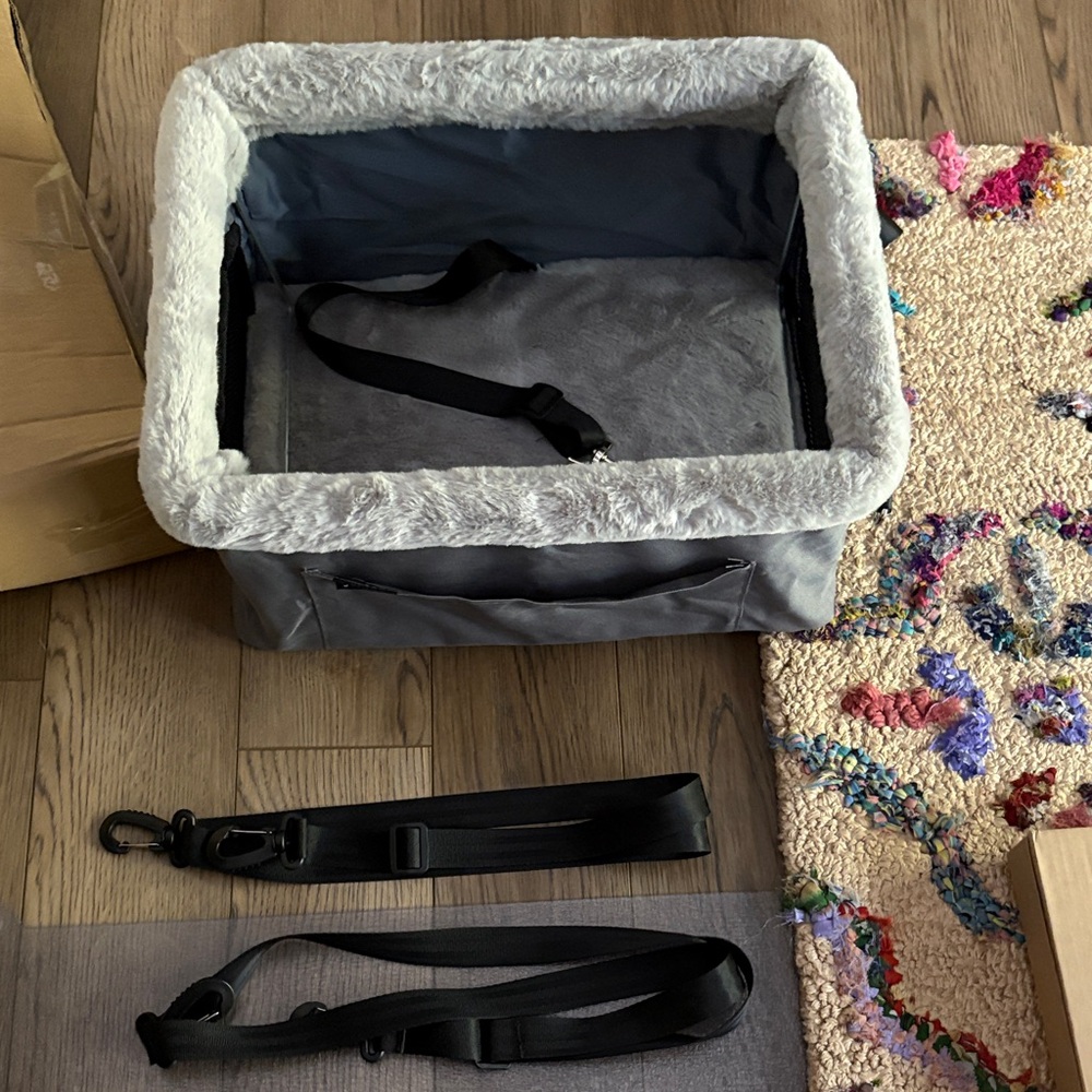 JOEJOY Deluxe Dog Booster Seat with Sturdy Metal Frame and Safety Leash NEW - Picture 8 of 8